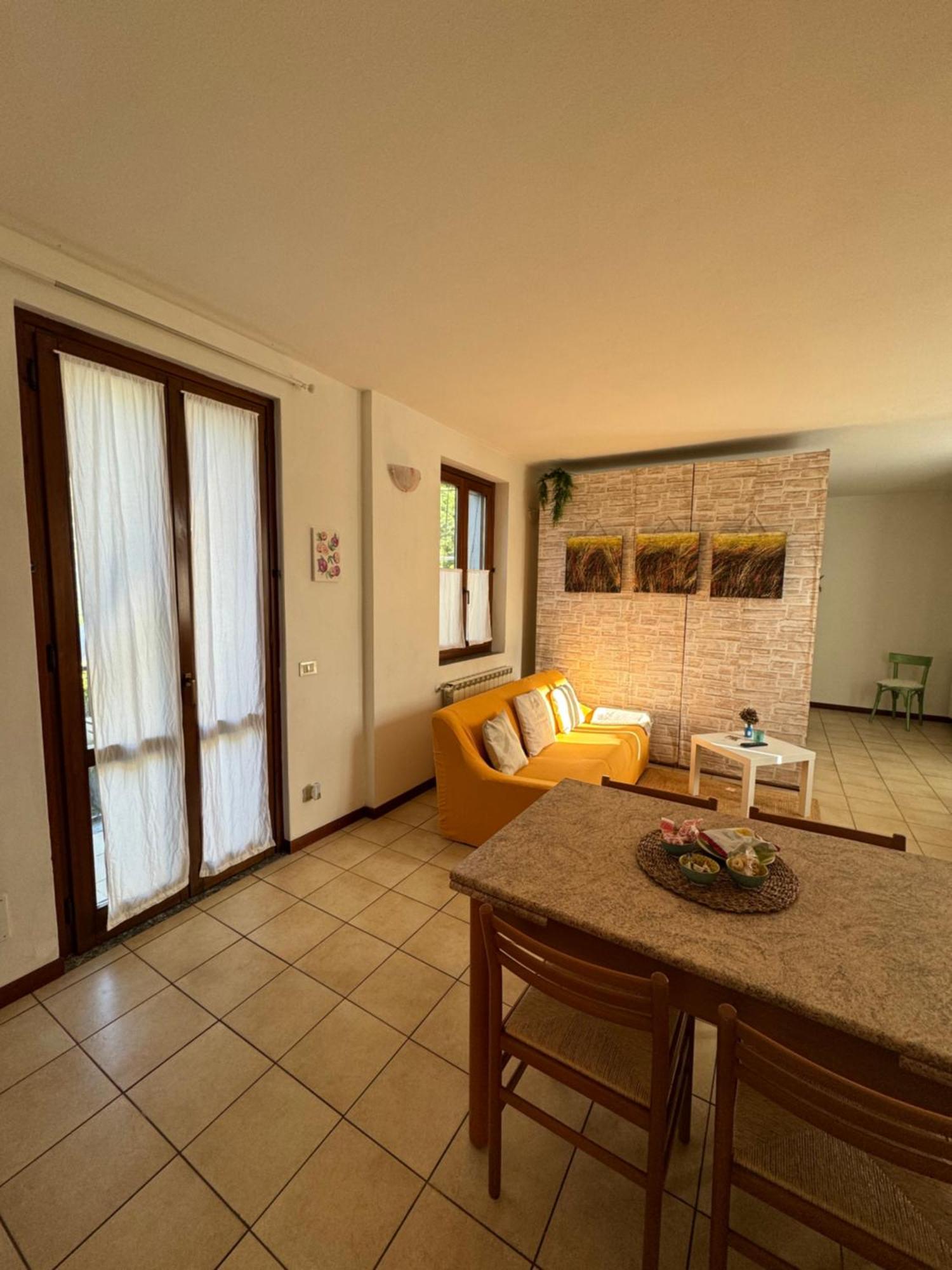 Casa Nonna Elide 2 Apartment Besozzo Exterior photo
